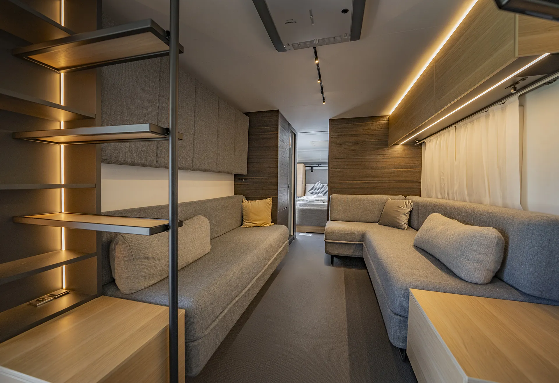 Moderner Innenraum des Luxus Wohnwagen Astella am Camping Resort Riegersburg