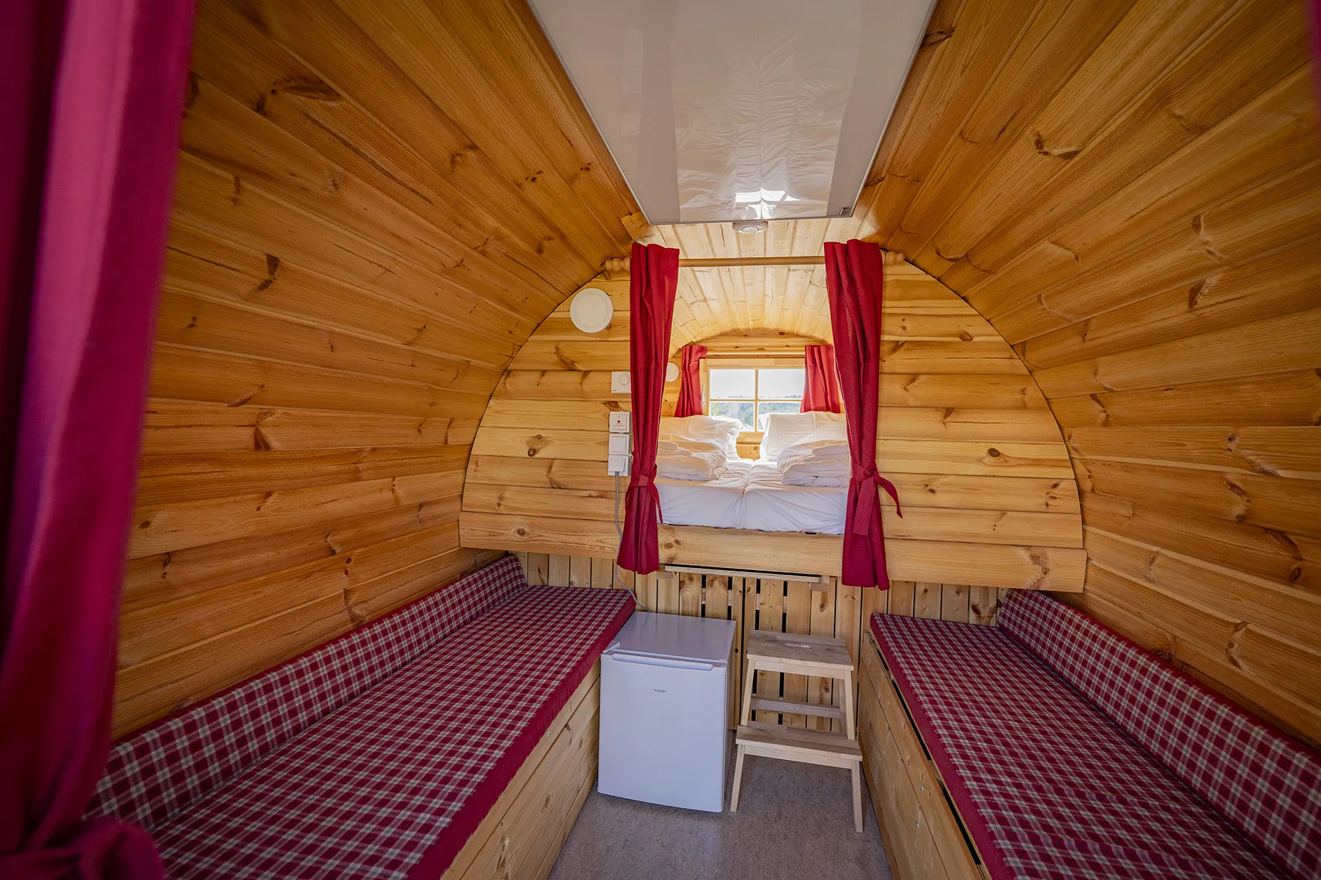 Gemütliches Vorzimmer im Campingfass am Camping Resort Riegersburg