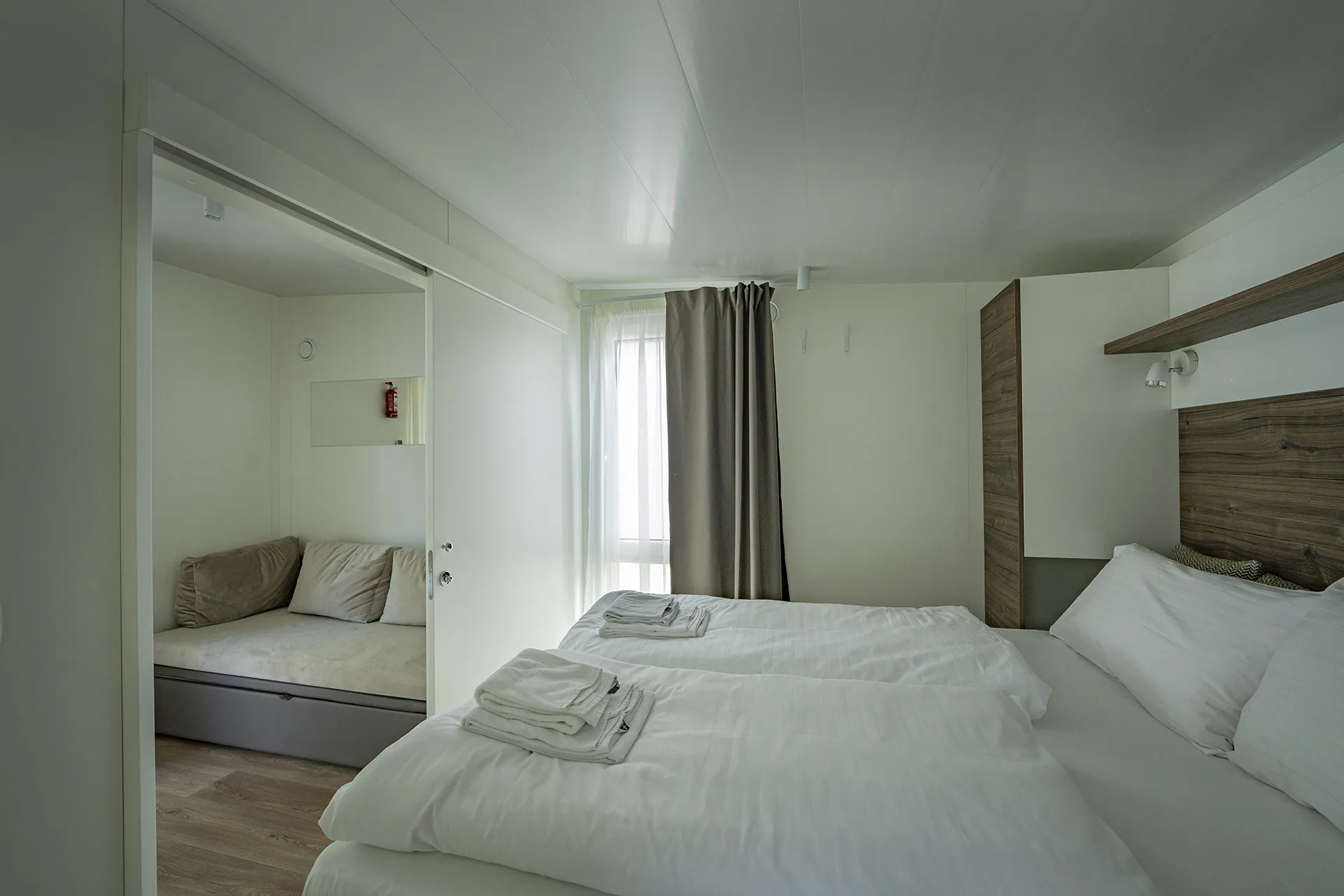 Gemütliches Doppelbett im Mobilheim am Camping Resort Riegersburg